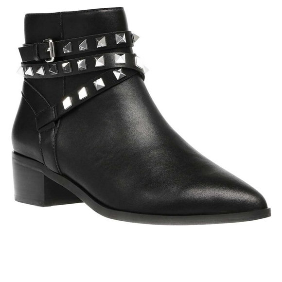 NWT In Box Steve Madden Besto Black Leather Silver Studded Bootie - Picture 1 of 8